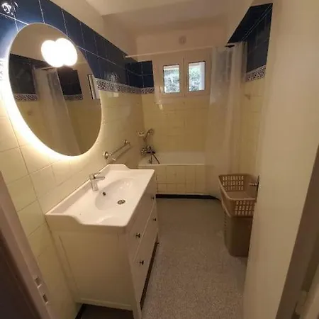 3 Pieces + Parking カーニュ・シュル・メール